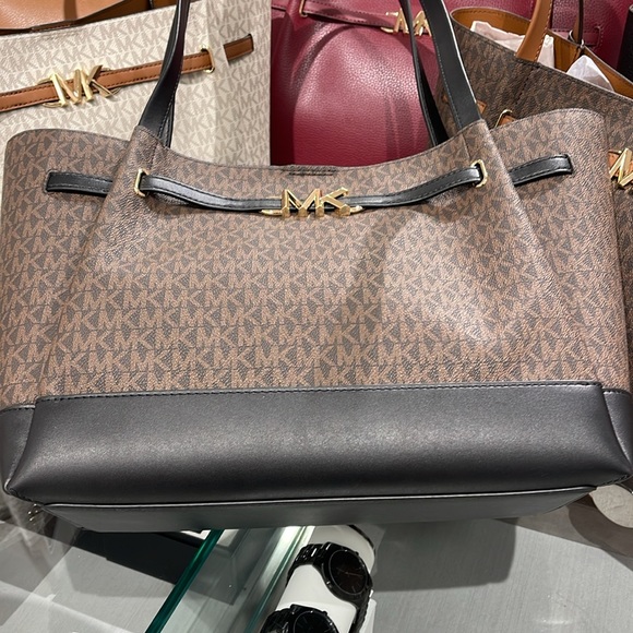 MICHAEL KORS
Reed Large Logo Belted Shoulder Tote Bag
Brown/Black 
NWT - Picture 7 of 16